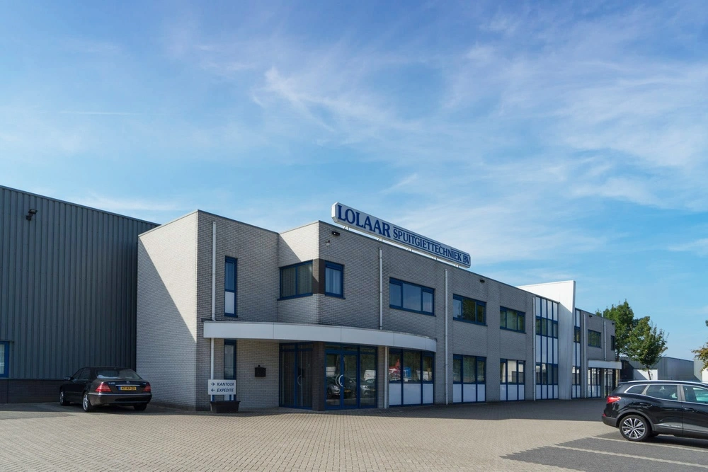 x1000w-Lolaar Spuittechniek pand.webp